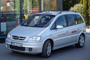 Opel Zafira
4 pasażerów + kierowca + bagaż