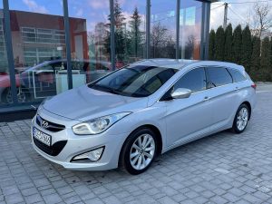 Hyundai
4 pasażerów + kierowca + bagaż